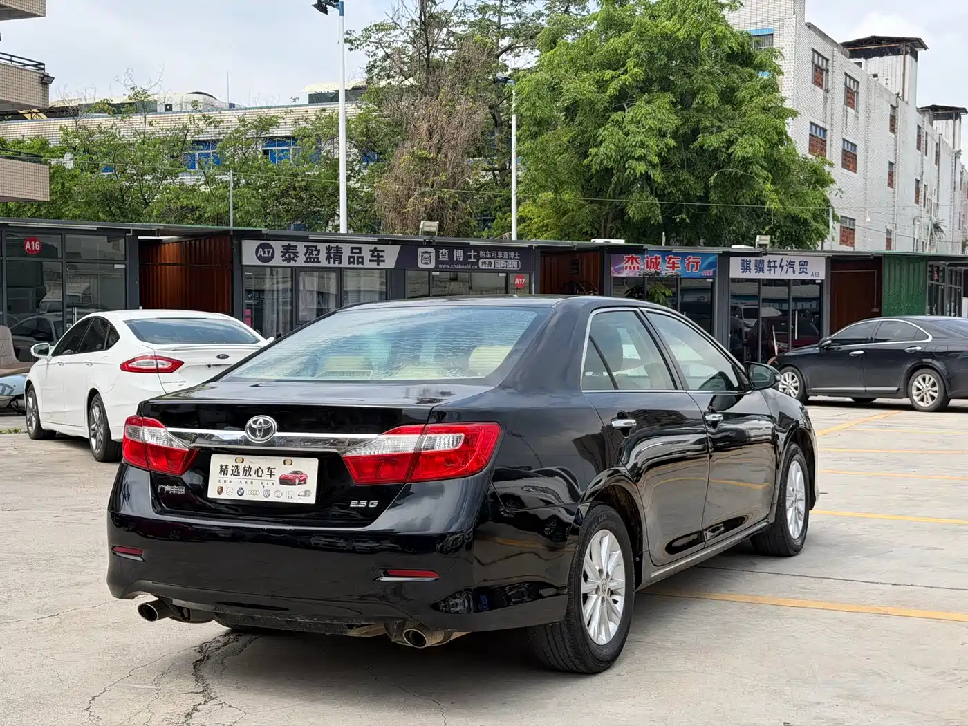 Фото 6 - Toyota Camry