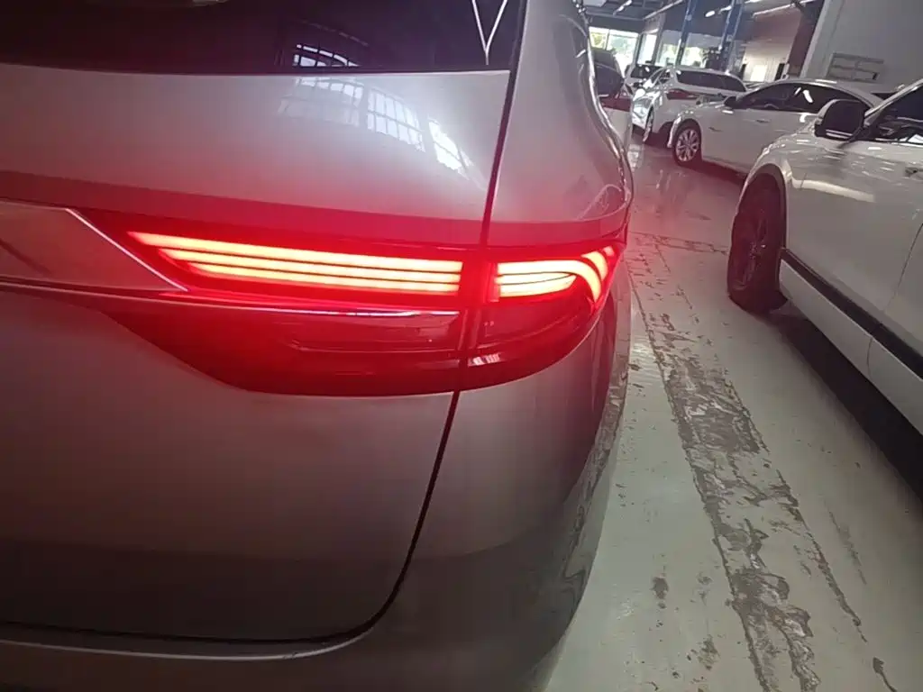 Фото 8 - Geely Jiaji