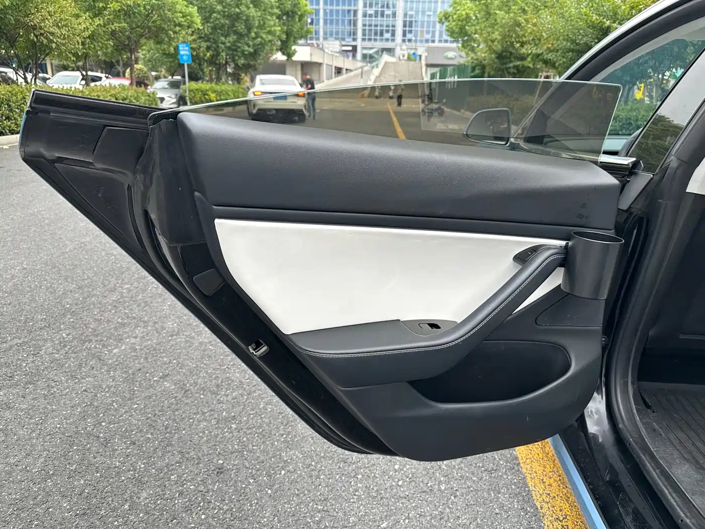Photo 20 - Tesla Model 3