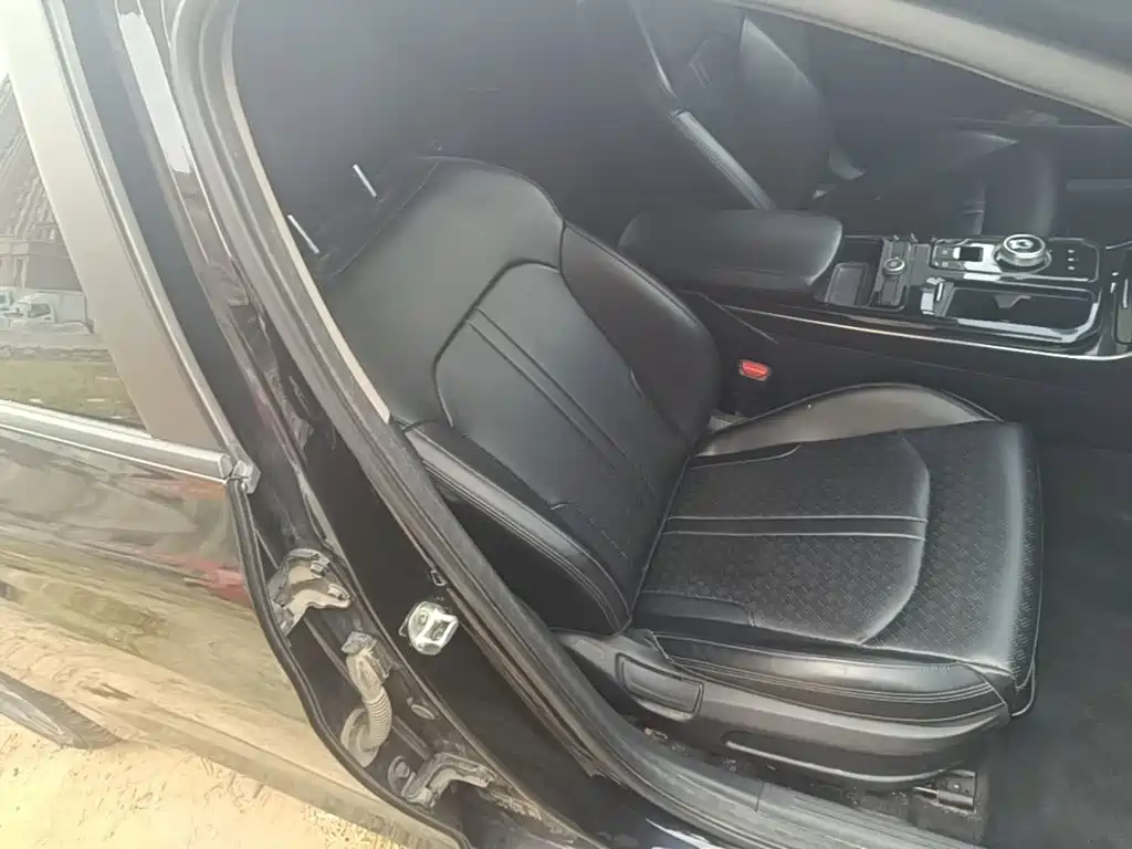 Photo 25 - Kia K5