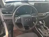 Photo 4 - Toyota Highlander
