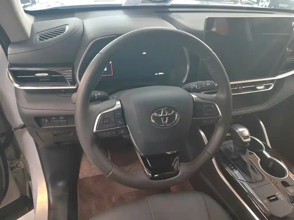 Photo 4 - Toyota Highlander