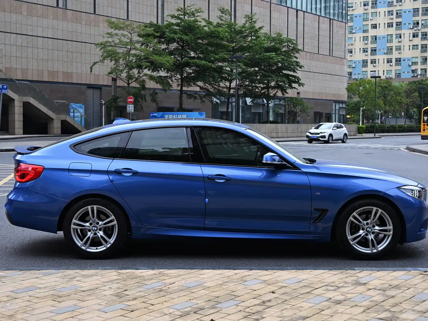 BMW 3 Series GT 2019 320i M Sport Model фото 6