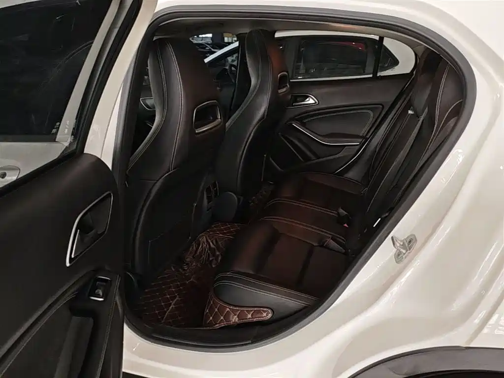 Mercedes-Benz GLA 2017 GLA 200 Fashion фото 17