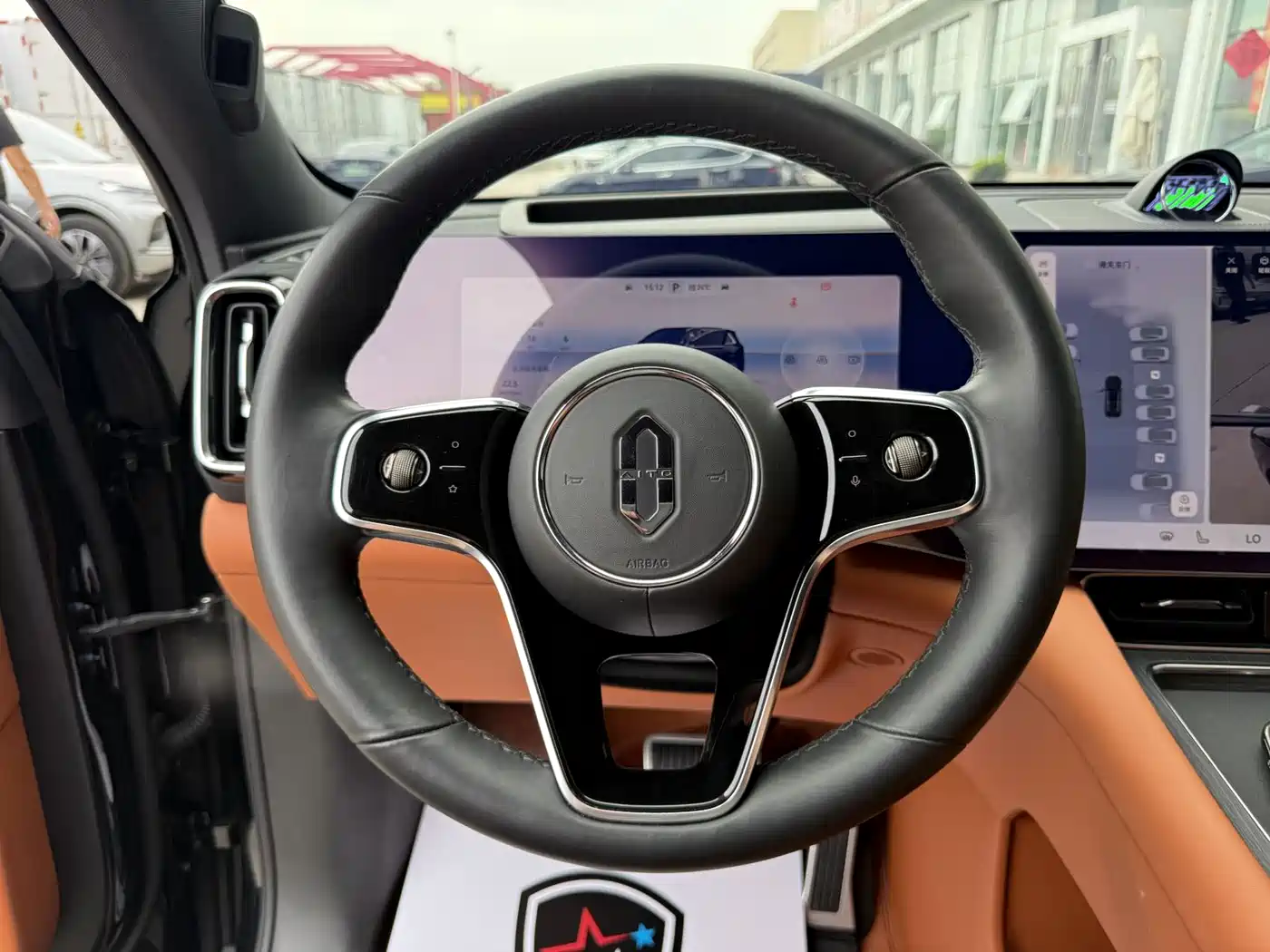 AITO Wenjie AITO M8 2025 Range Extender Max+ Edition 53.4kWh 5-seater фото 23