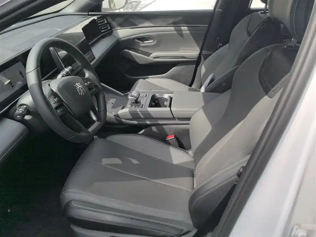 BYD Qin L 2025 DM-i Smart Drive Edition 80KM Leading фото 8
