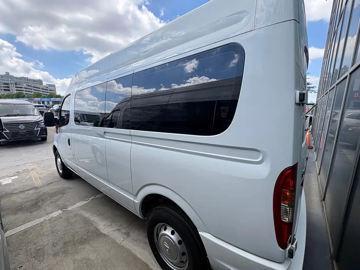 Maxus Xintu V80 2024 2024 Model Year Aoyunton Value Edition 6MT Long Wheelbase Medium Roof 127Ps 6/7/8/9-Seater