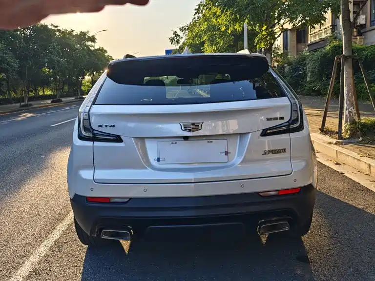 Photo 8 - Cadillac XT4