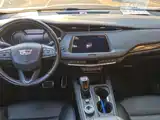 Photo 10 - Cadillac XT4