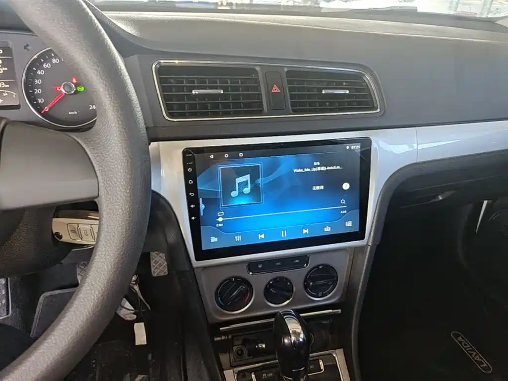 Volkswagen Lavida 2013 Facelift Classic 1.6L Automatic Comfort фото 13