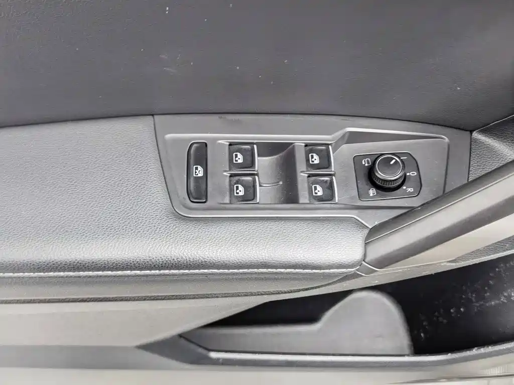 Фото 9 - Volkswagen Tiguan L