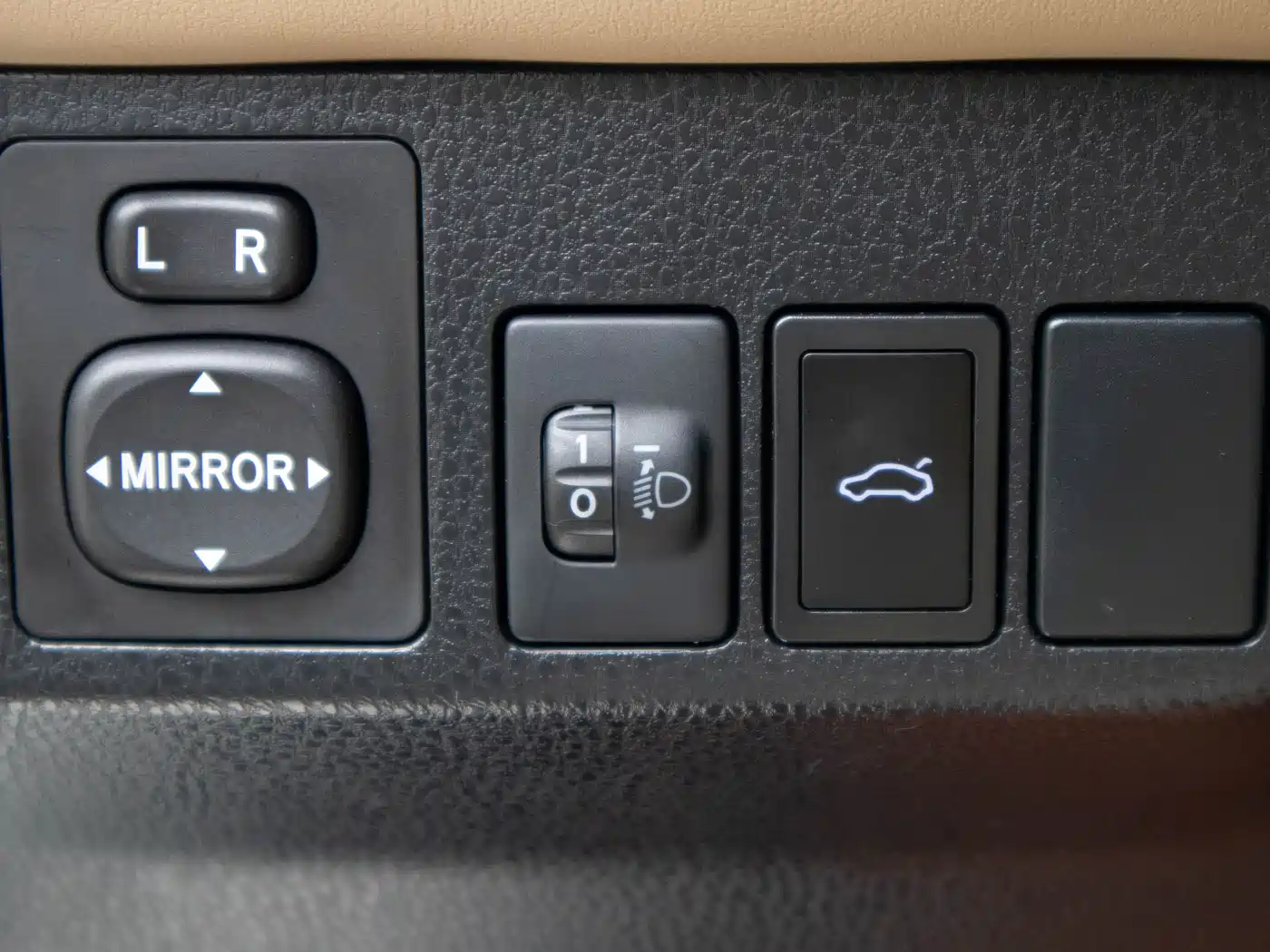 Toyota RAV4 Rongfang 2015 2.0L CVT 2WD Trend Edition фото 23