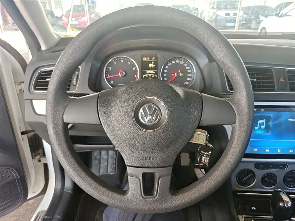 Volkswagen Lavida 2013 Facelift Classic 1.6L Automatic Comfort фото 11
