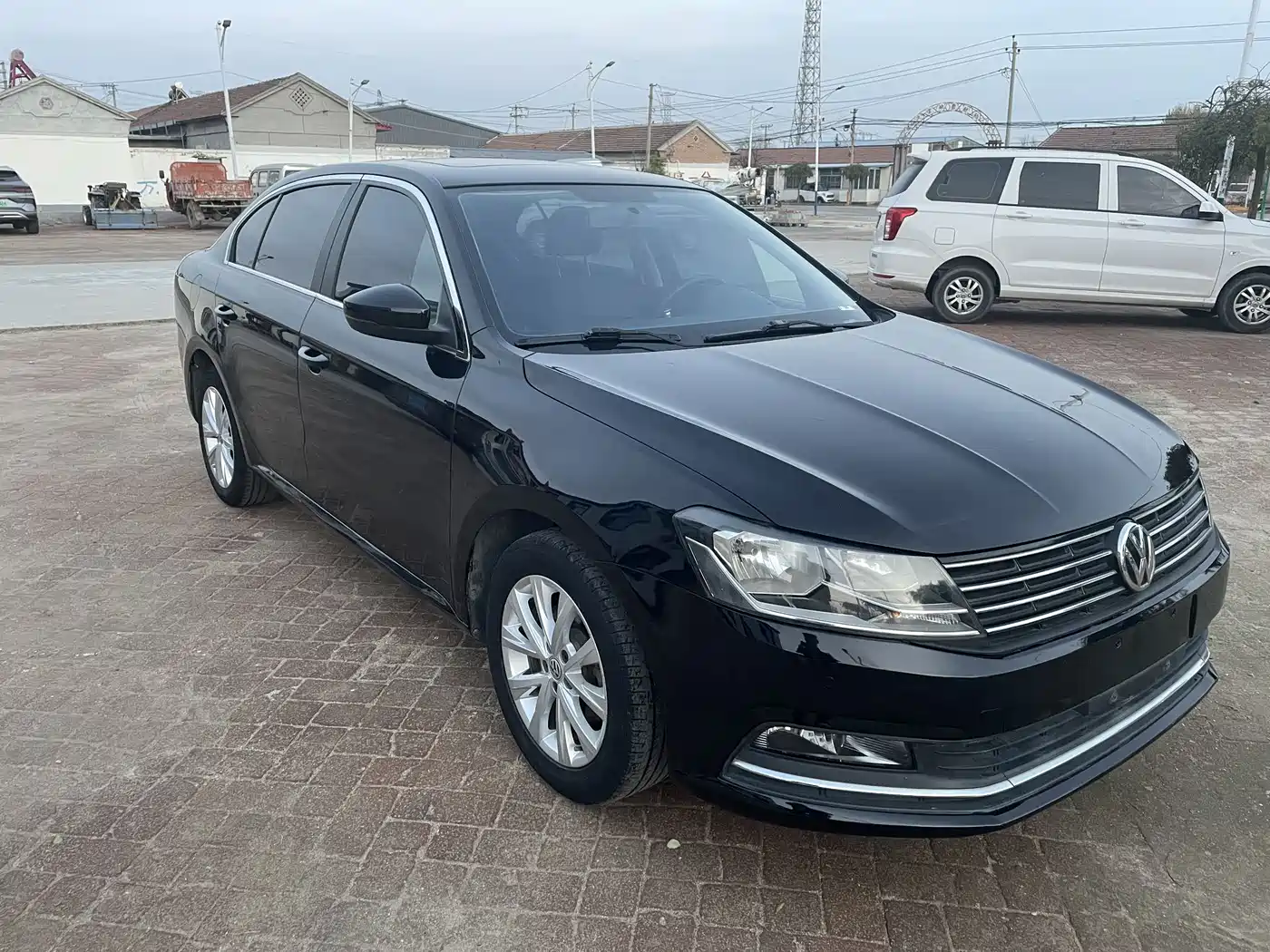 Volkswagen Lavida 2015 1.6L Automatic Comfort Edition фото 2