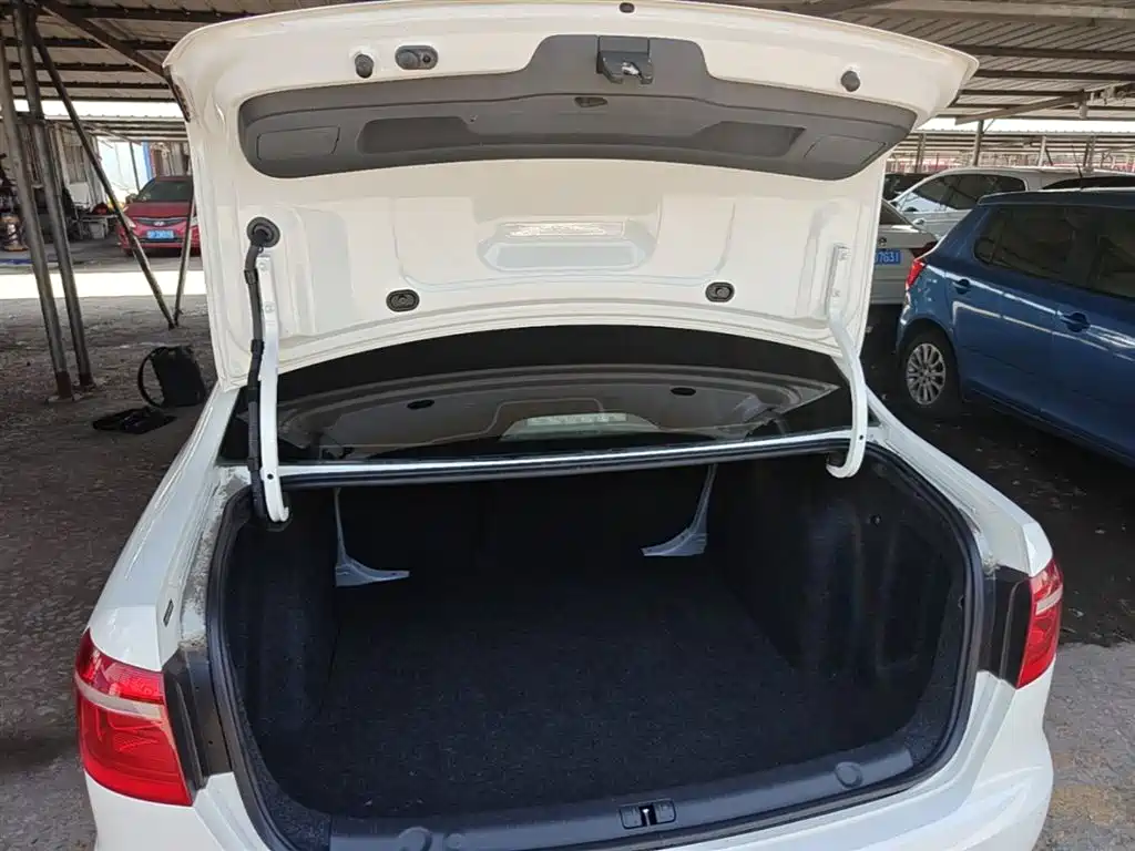 Volkswagen Lavida 2013 Facelift Classic 1.6L Automatic Comfort фото 19