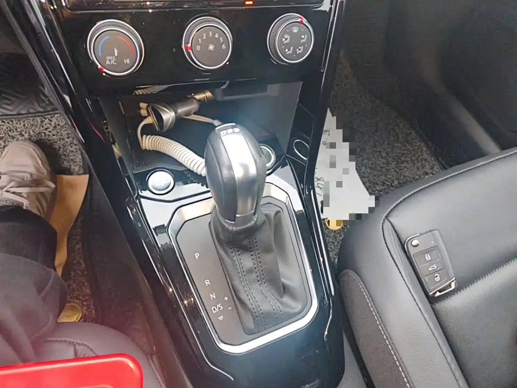 Volkswagen T-Roc, миниатюра 10