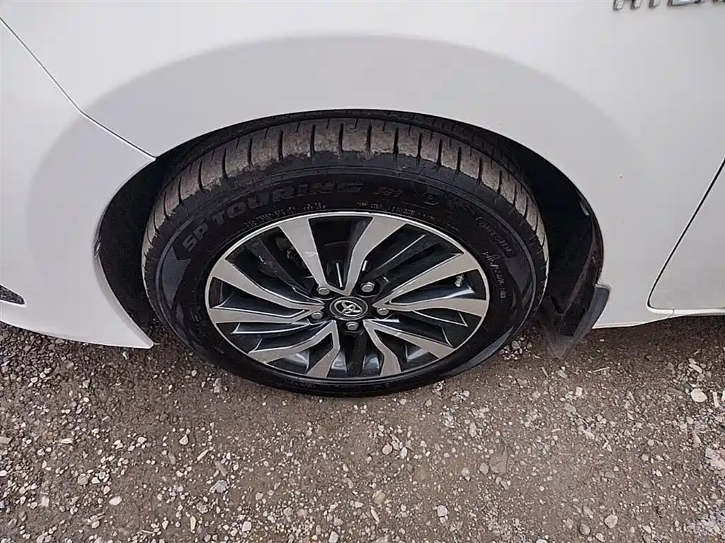 Toyota Corolla 2016 Dual Hybrid 1.8L E-CVT Elite Edition фото 23