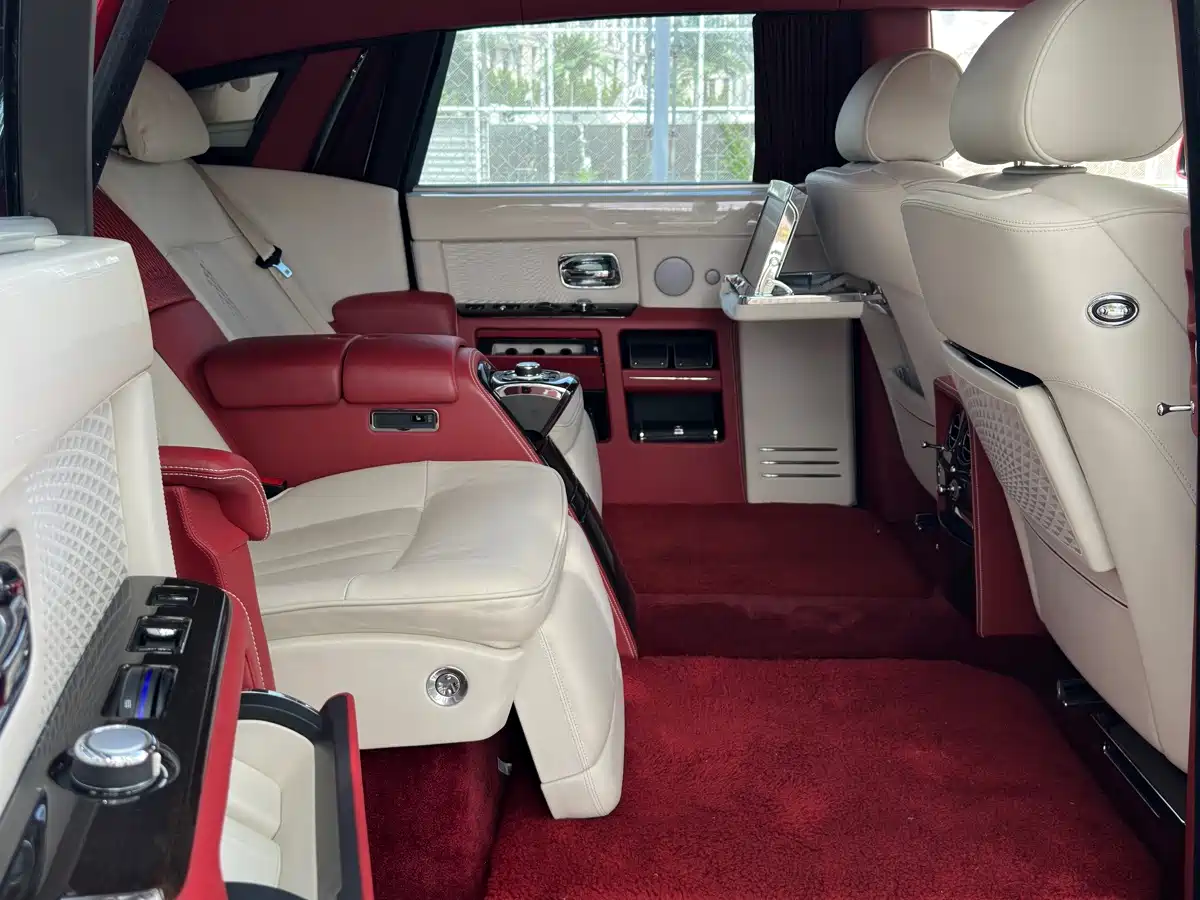Фото 17 - Rolls-Royce Phantom