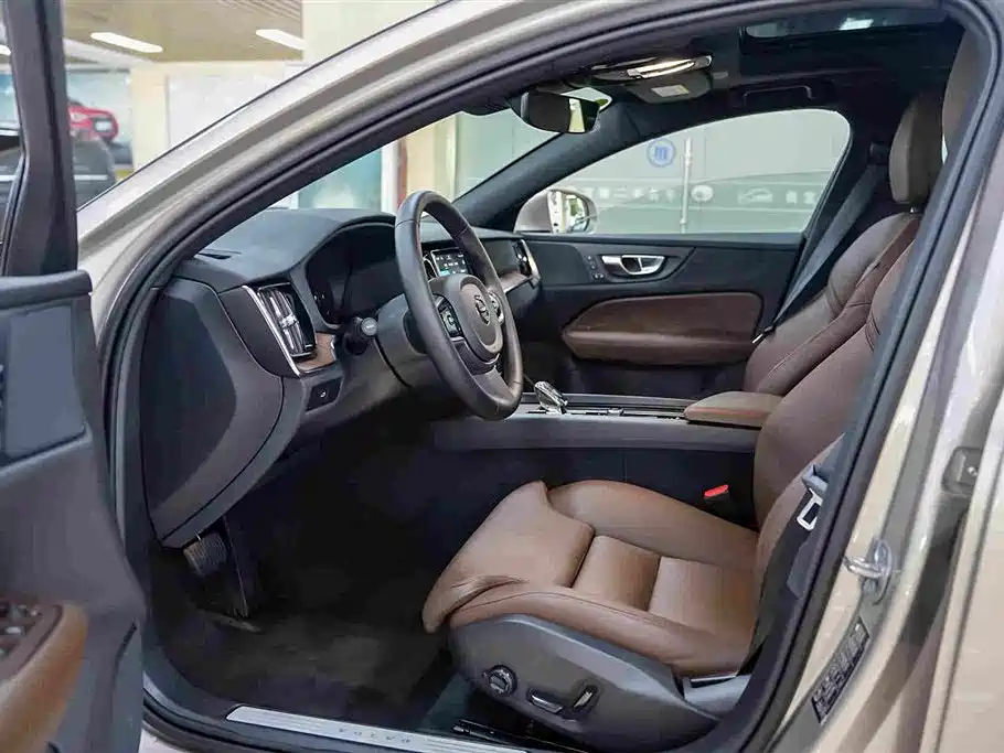 Volvo S60 2025 2025 B4 Smart Elite Luxury Edition
