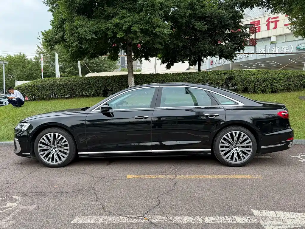 Audi A8 2024 2025 A8L 50 TFSI quattro Exclusive Selection