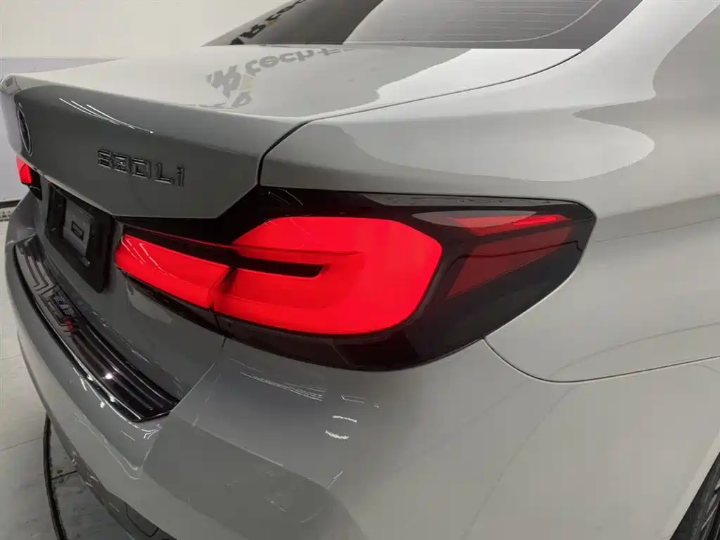 BMW 5 Series 2023 530Li Leading M Sport Package фото 10