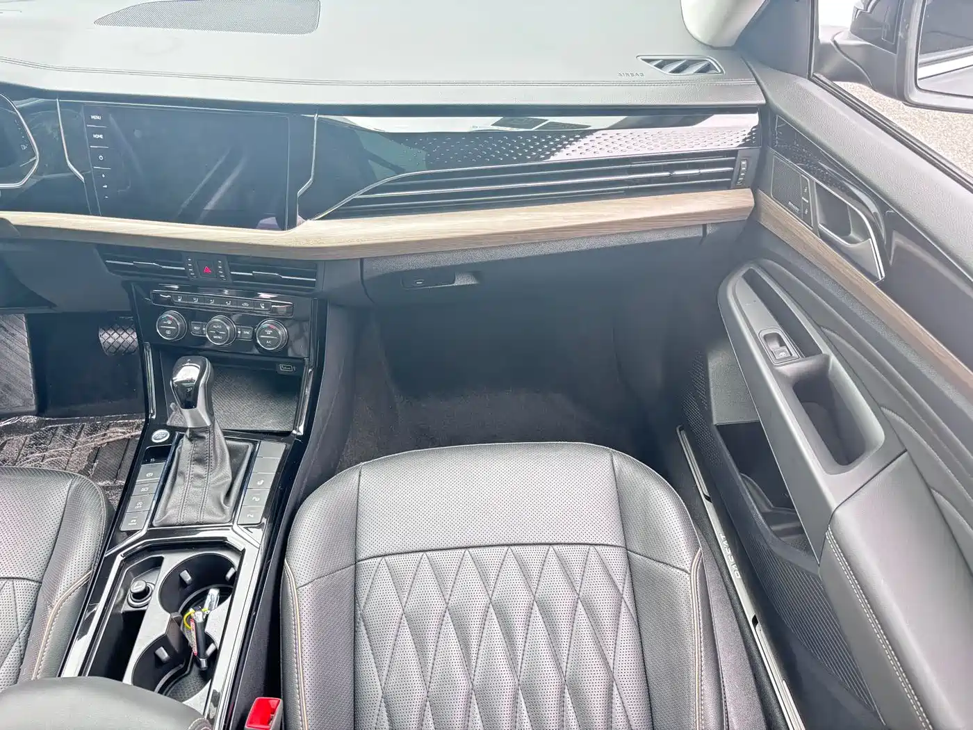 Photo 15 - Volkswagen Passat