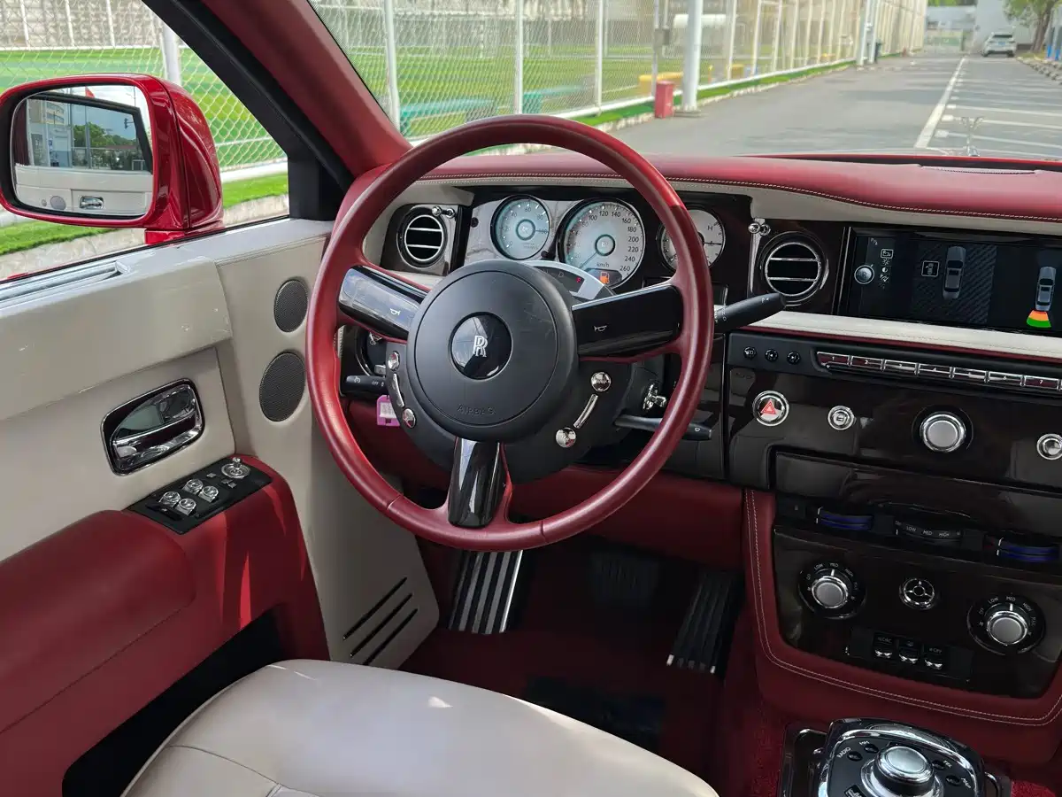Фото 24 - Rolls-Royce Phantom