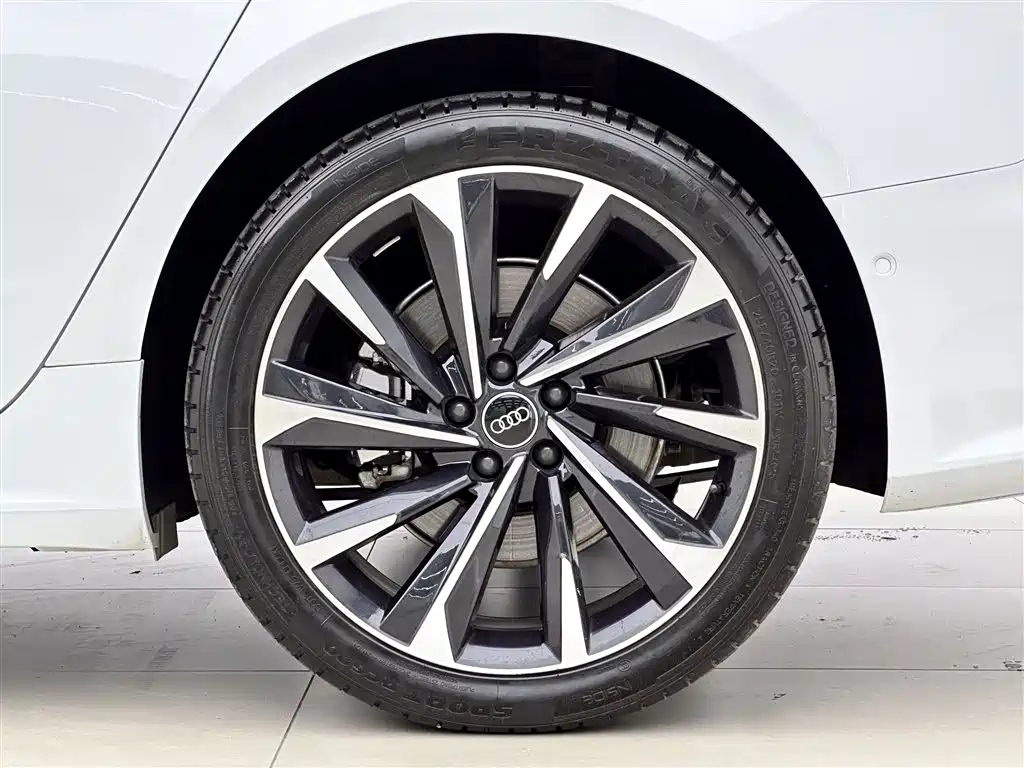 Photo 17 - Audi A7L