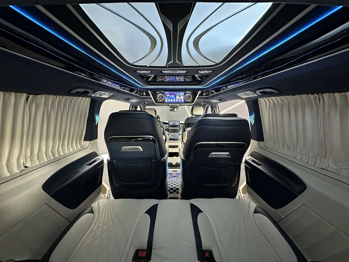 Mercedes-Benz Vito 2023 2.0T Business 7-Seater фото 18