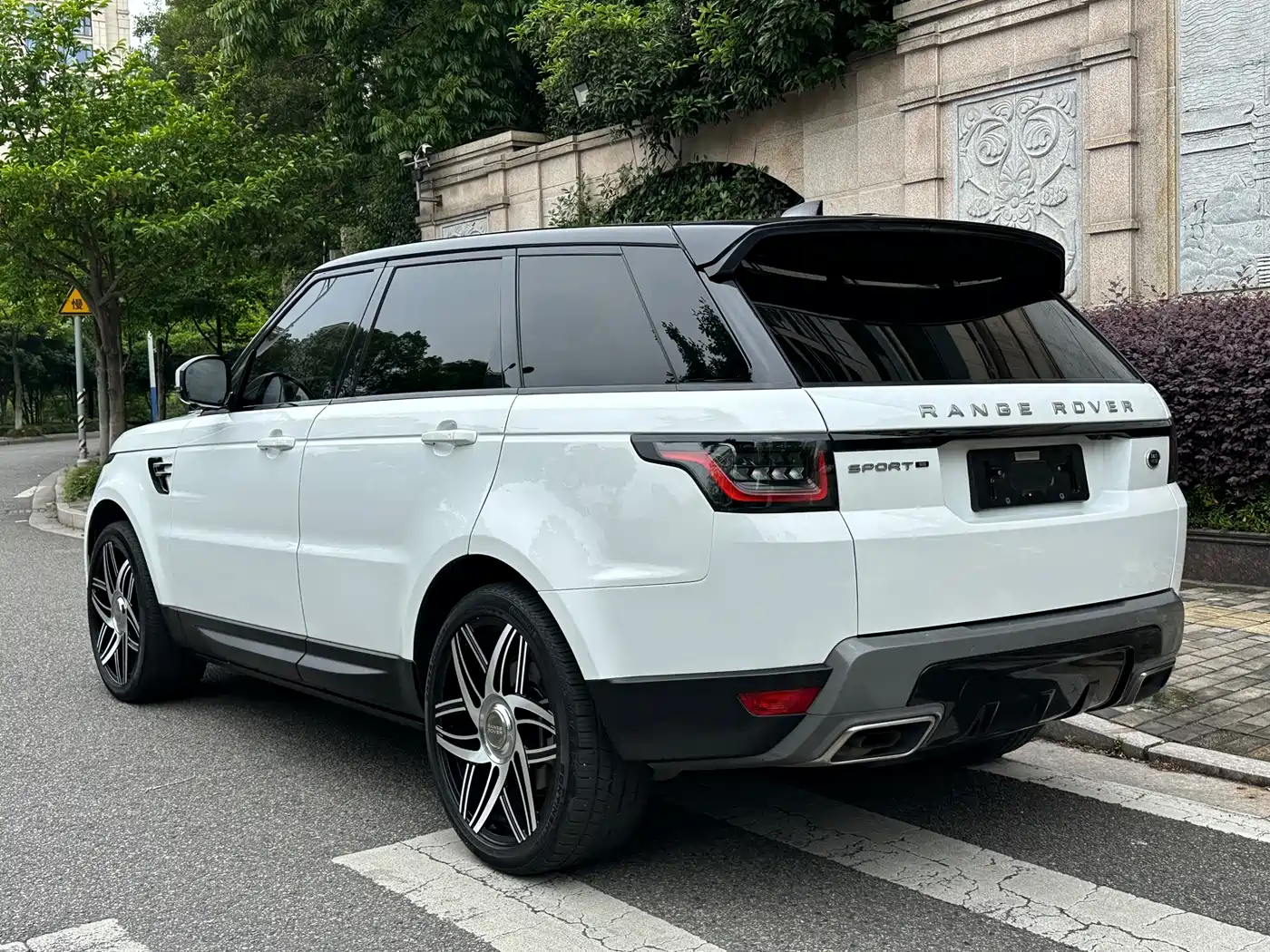 Land Rover Range Rover Sport 2021 3.0 L6 SE фото 16