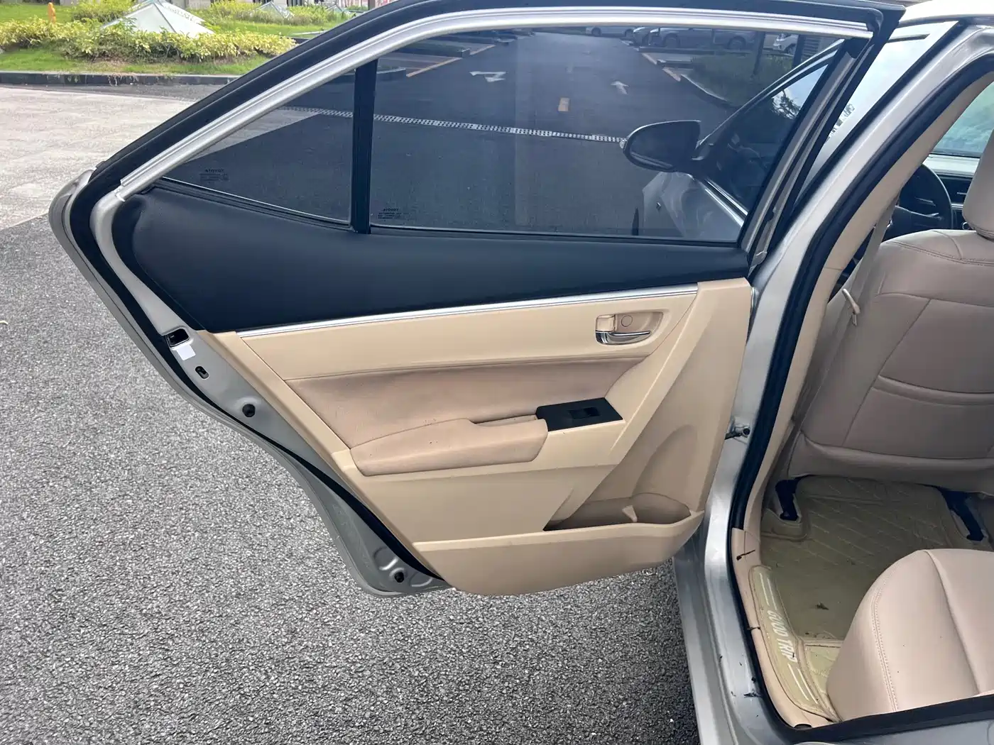 Photo 11 - Toyota Corolla