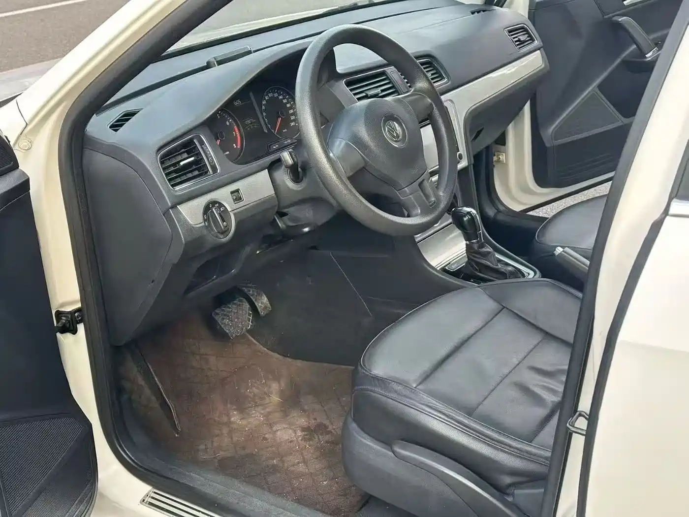 Volkswagen Lavida Tour 2013 1.6L Automatic Comfort фото 8