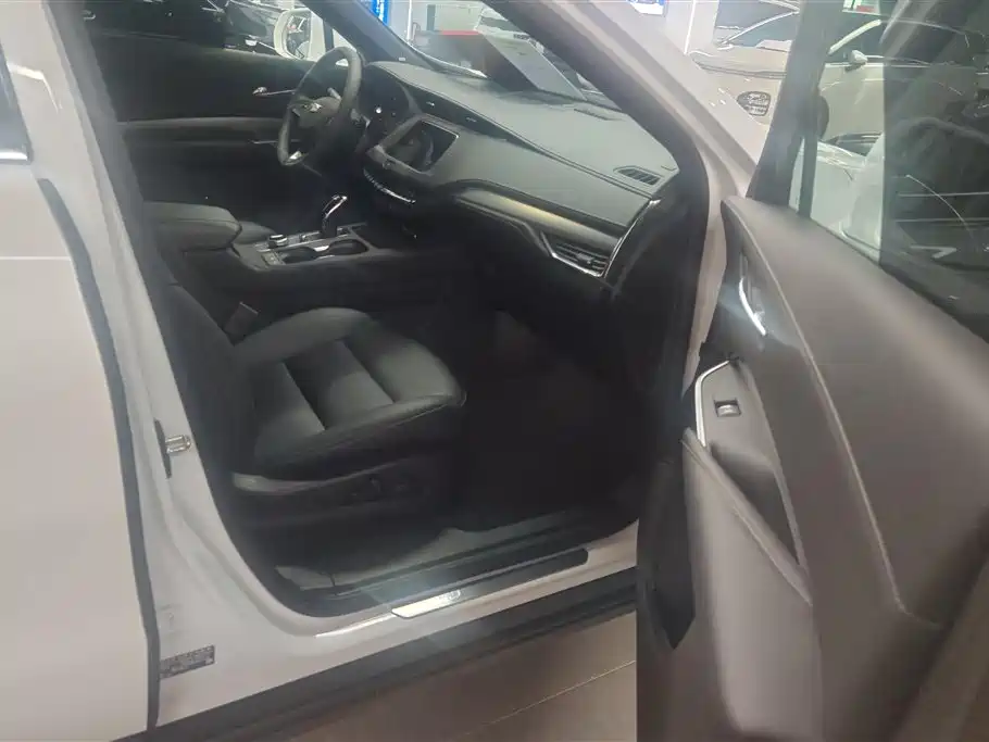 Cadillac XT4 2021 28T FWD Premium Edition фото 8