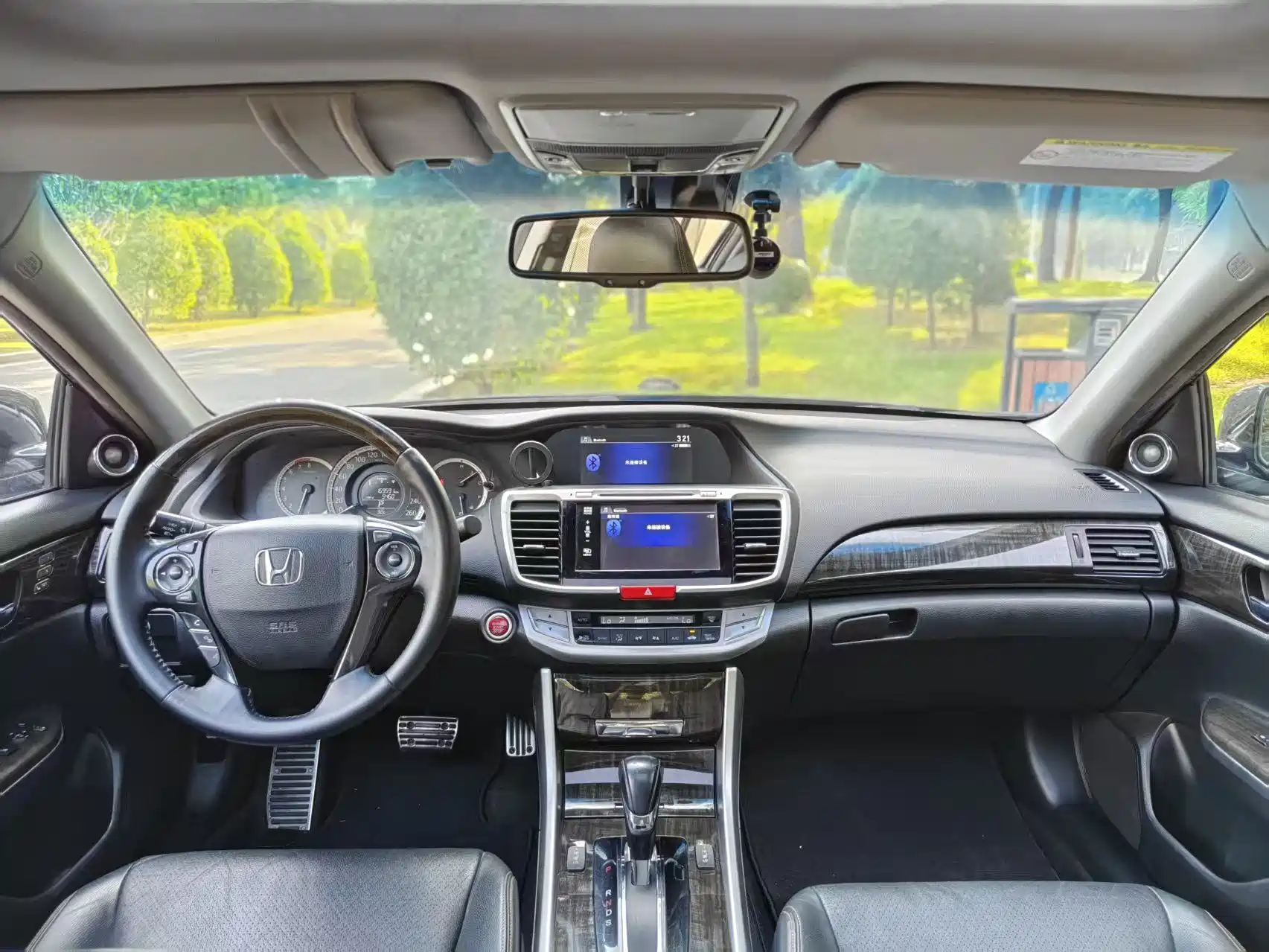 Photo 16 - Honda Accord