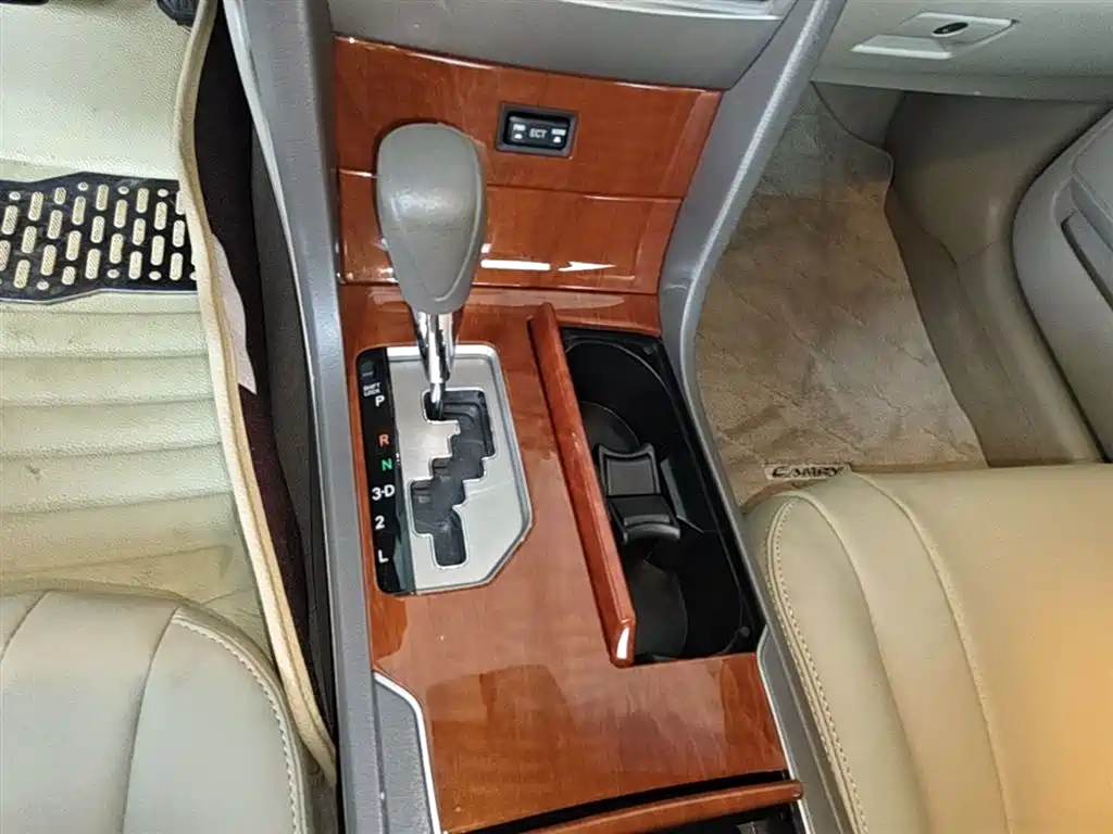 Toyota Camry 2013 200E Classic Elite Edition фото 14