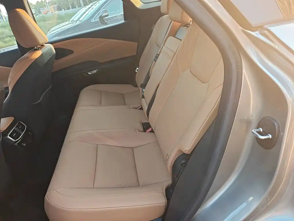 Photo 17 - Lexus RX