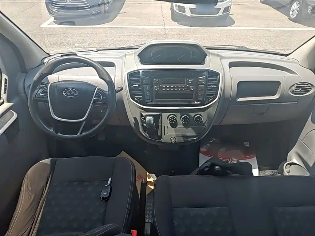 SAIC Maxus Xintu V80 2018 2.5T 6MT Aoyun Short Wheelbase Medium Roof 5-6-seater фото 10