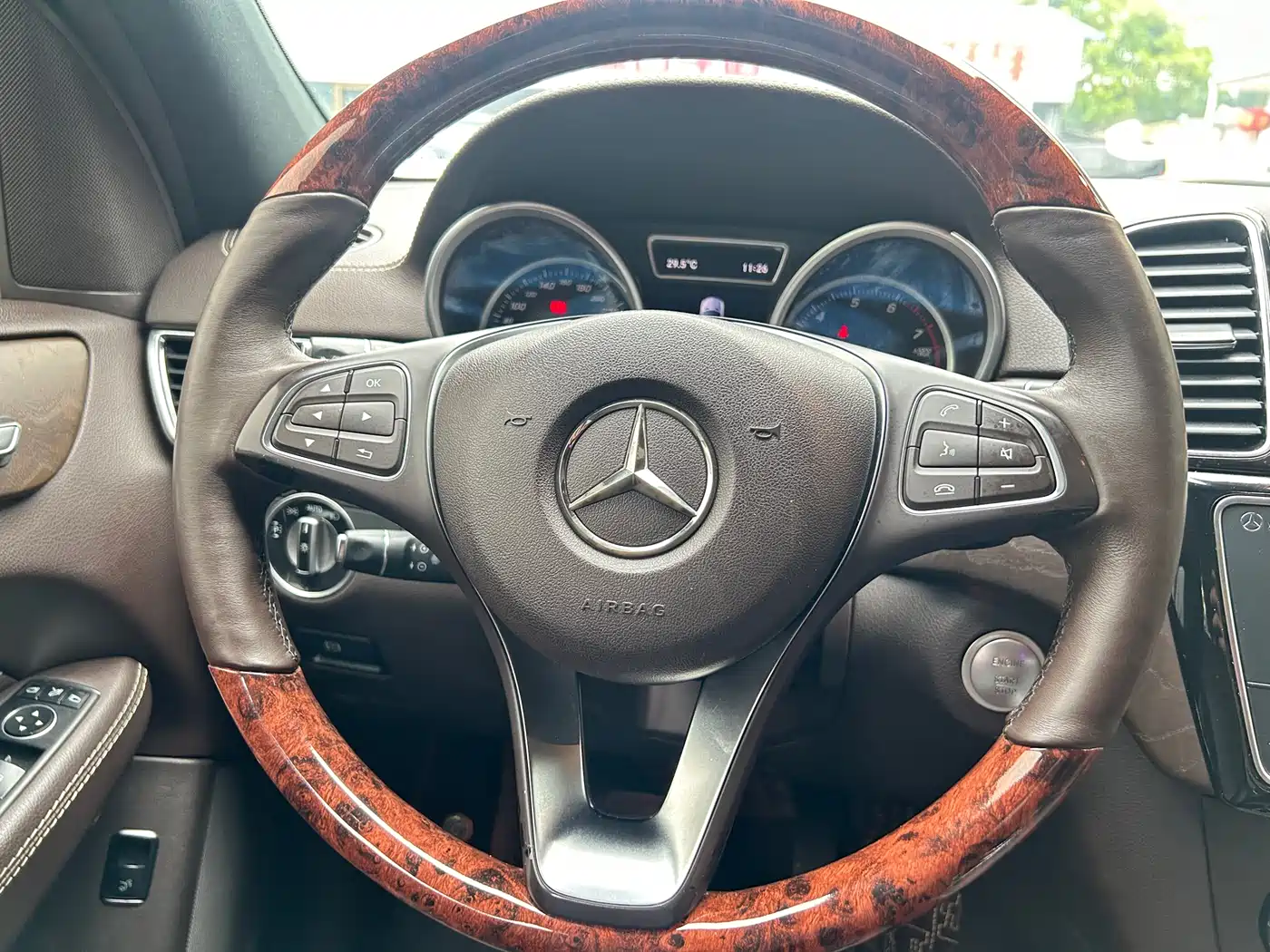 Mercedes-Benz GLE 2016 GLE 320 4MATIC Luxury фото 13