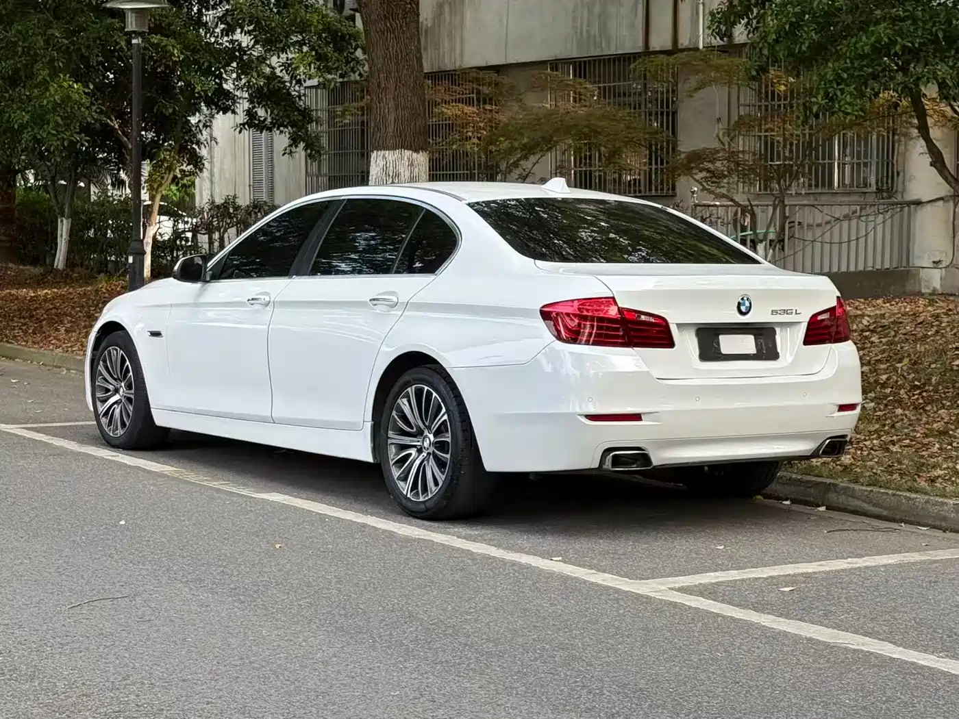 Photo 4 - BMW 5 Series