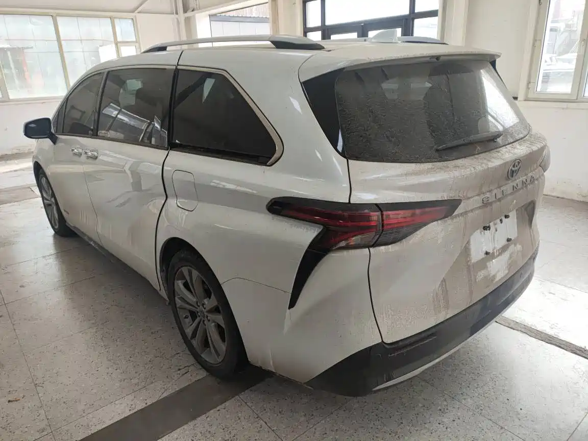 Toyota Sienna 2023 2.5L Hybrid Premium Edition фото 15