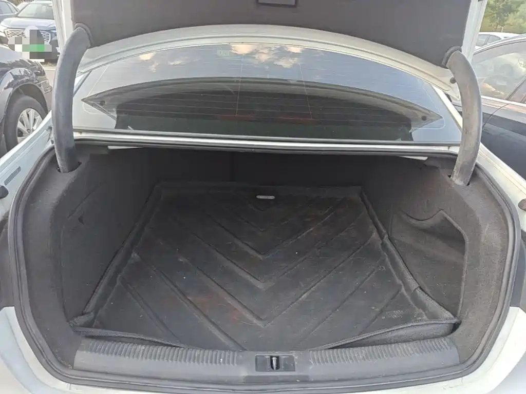 Фото 19 - Audi A4L