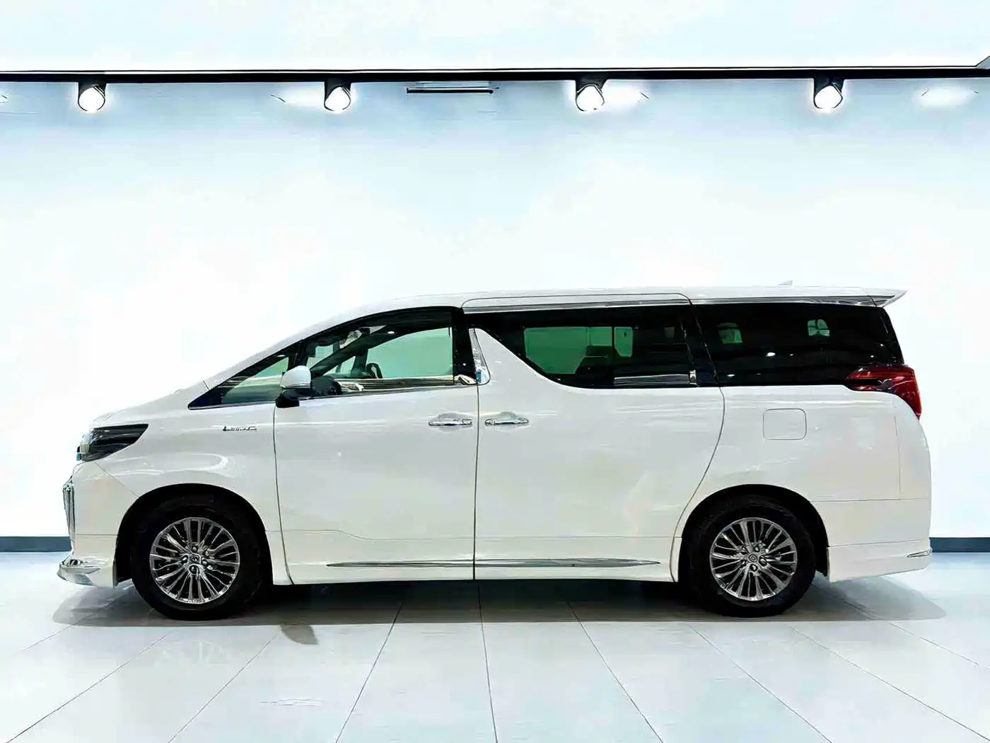 Toyota Alphard 2021 Hybrid 2.5L Premium фото 7