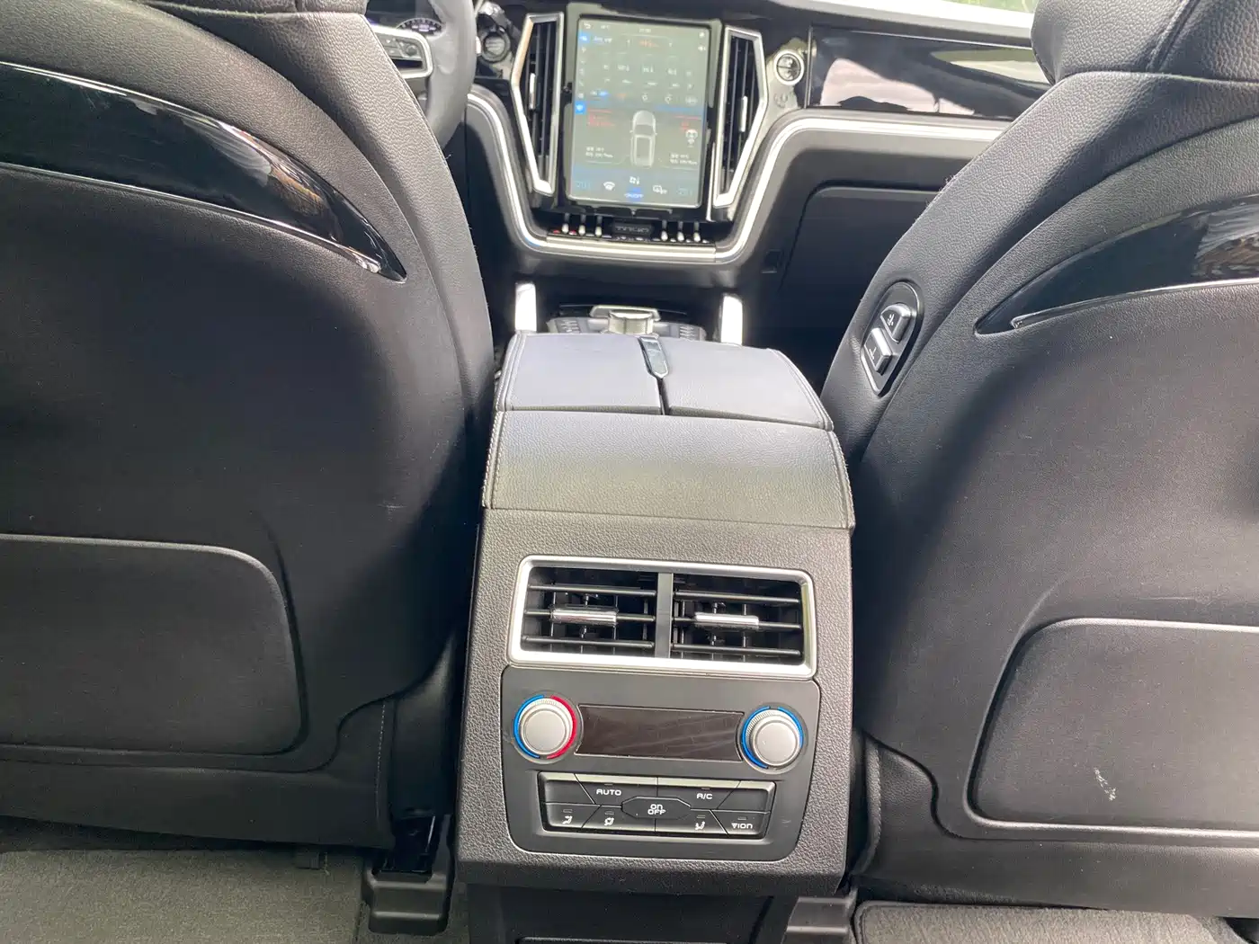 Zotye T800 2018 2018 2.0T Automatic Premium Smart Connection 7-seater