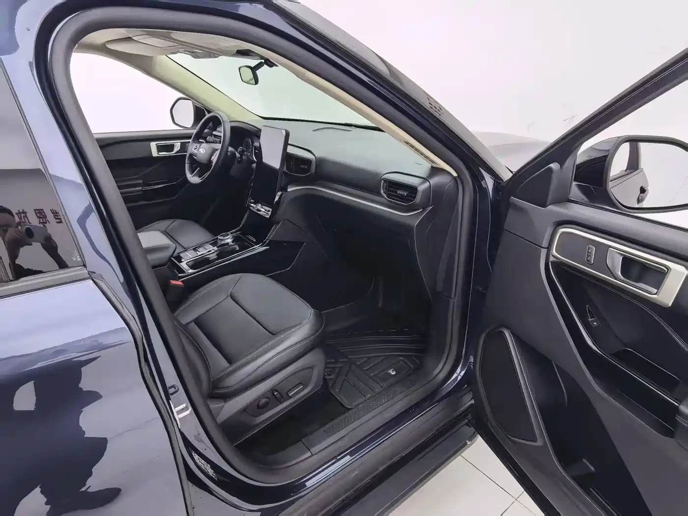 Фото 6 - Ford Explorer