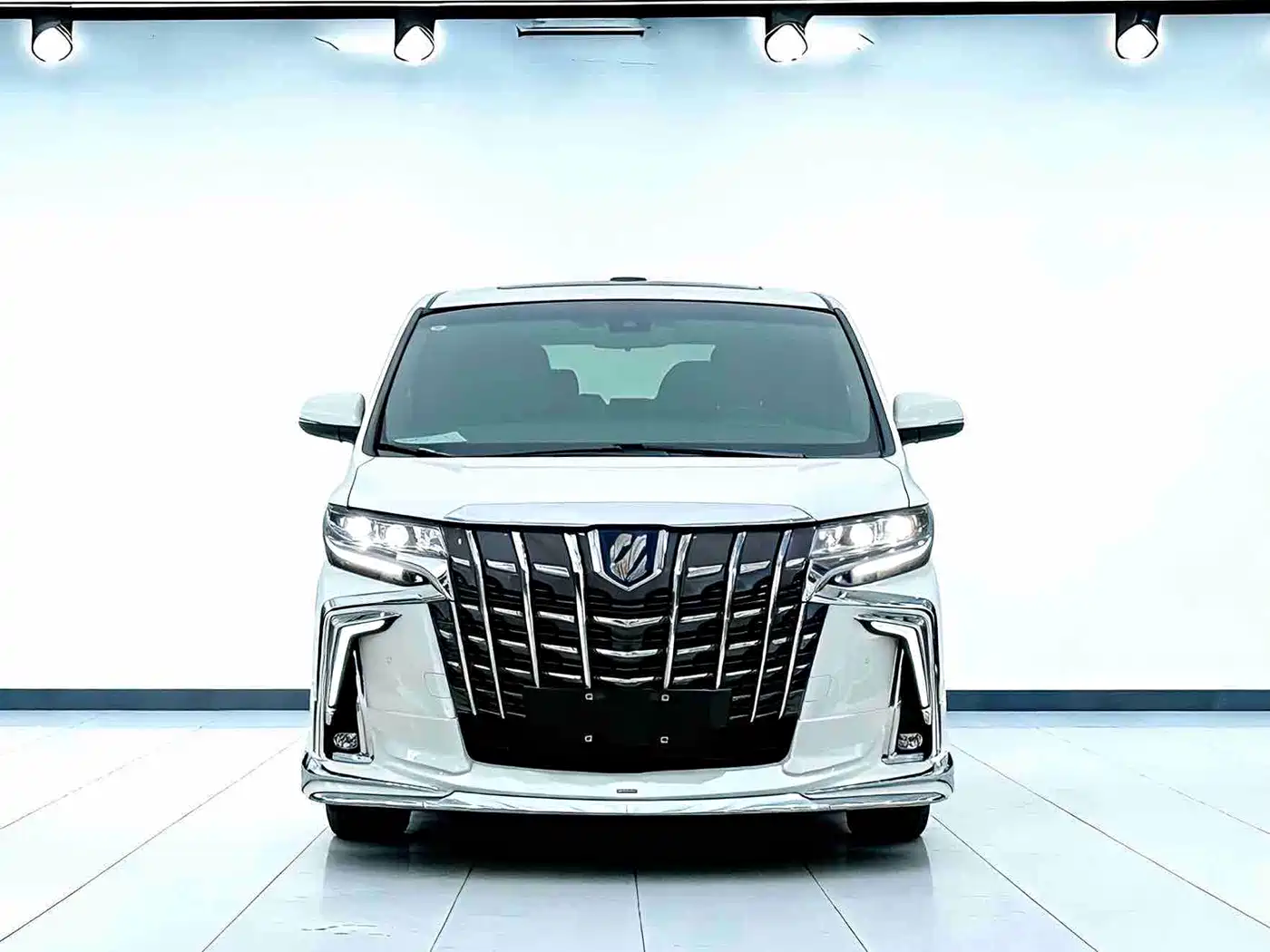 Toyota Alphard 2021 Hybrid 2.5L Premium фото 2