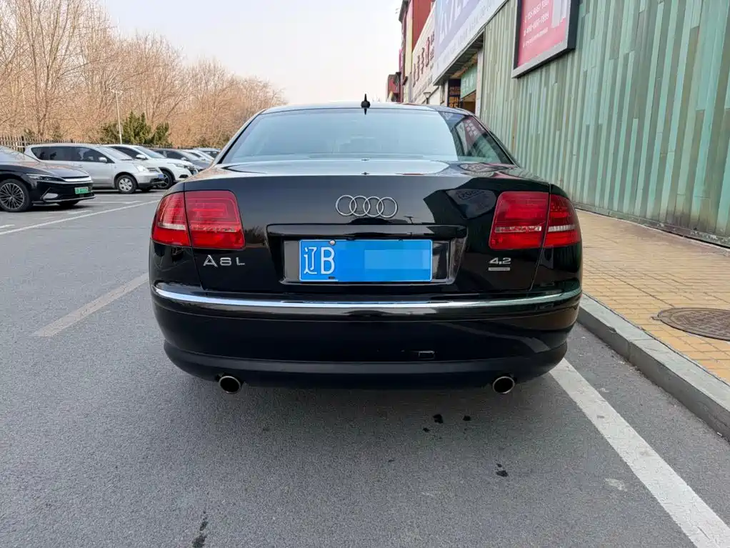 Фото 13 - Audi A8
