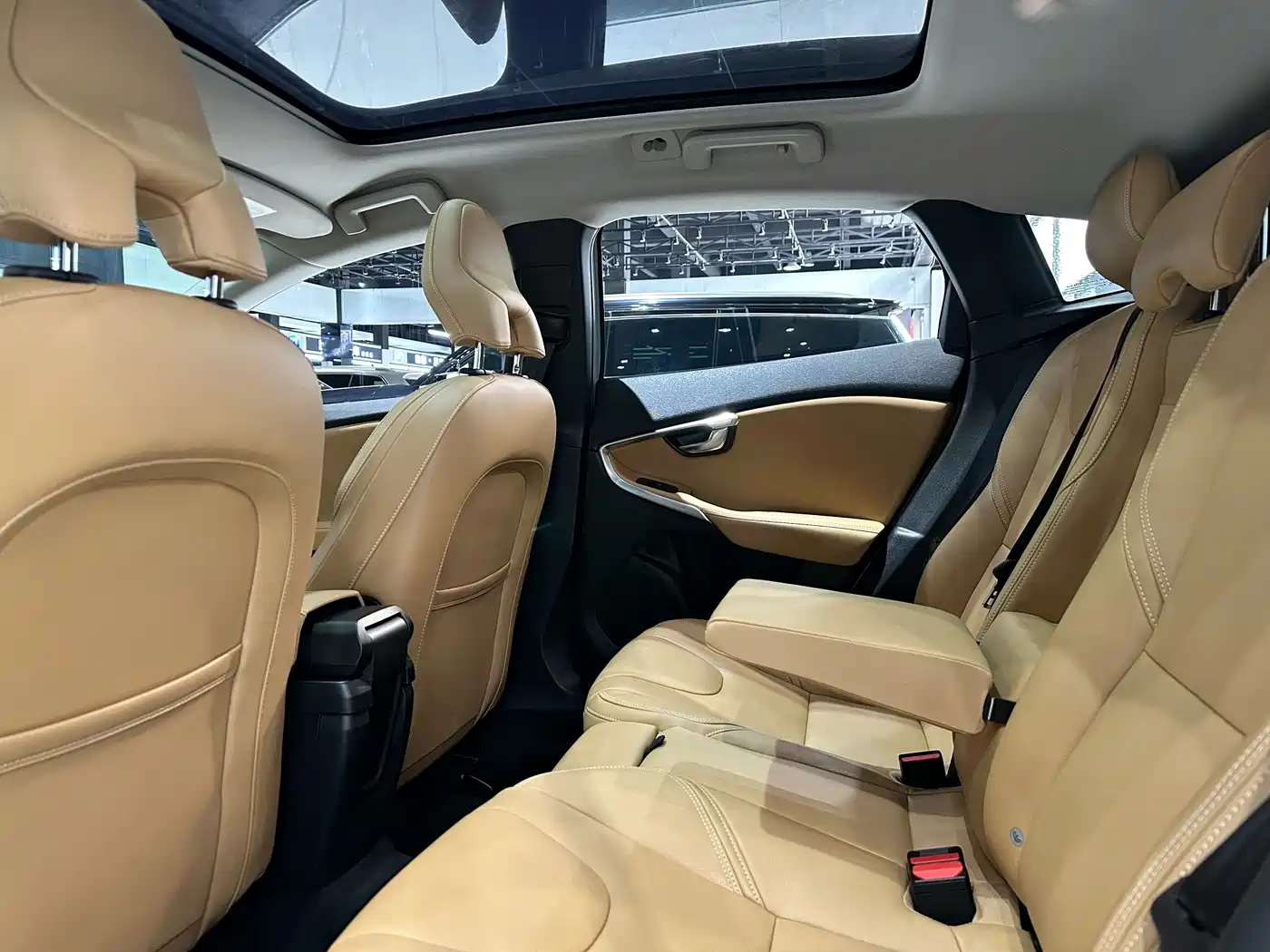 Volvo V40 2018 2017 T3 R-Design