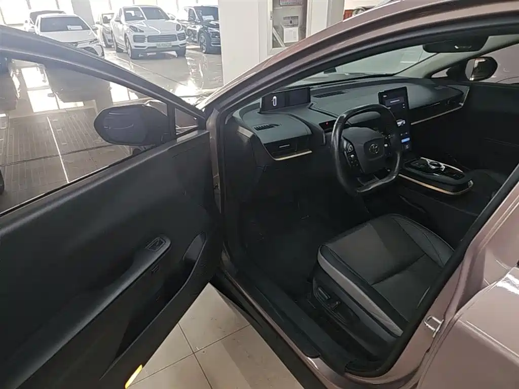 Toyota bZ3 2023 616km Long Range Premium фото 16