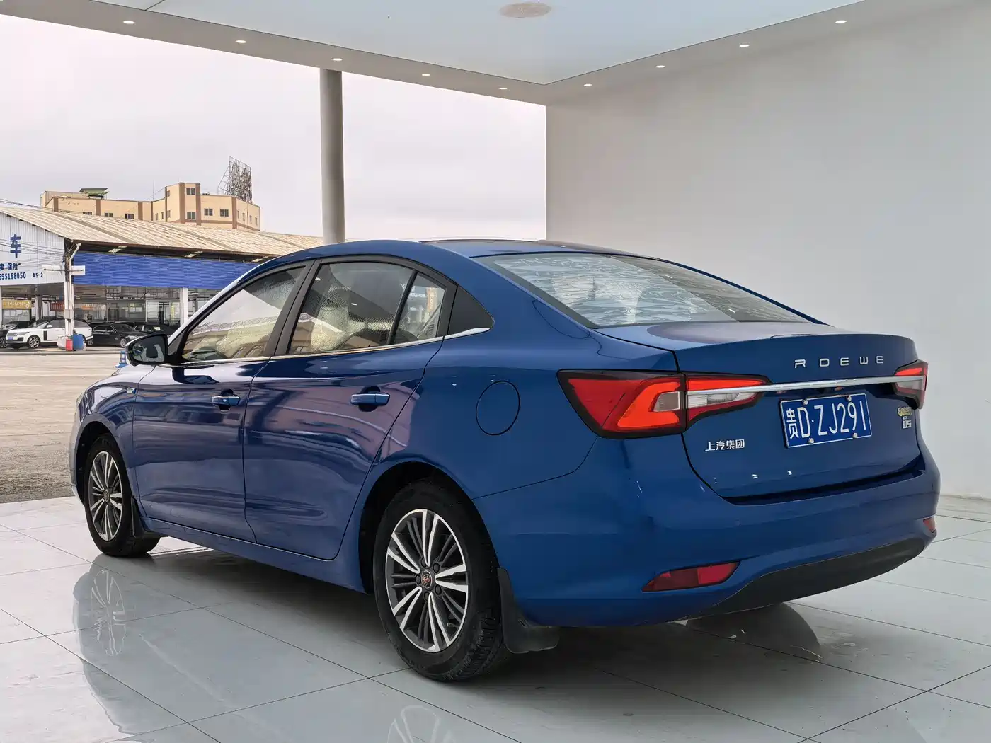 Photo 16 - Roewe i5