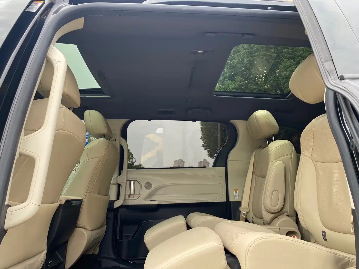 Toyota Sienna 2021 2.5L Hybrid Ultimate Edition фото 12